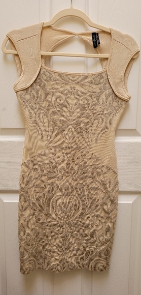 Dress - Picture 9 of 9